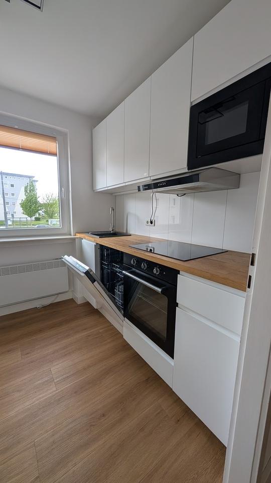 Thumbnail-Vollständig renovierte 2-Raum-Wohnung mit Balkon, Einbauküche und eigener Garage