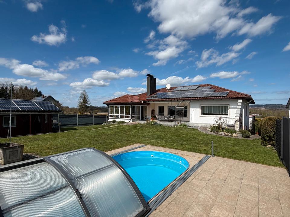 Thumbnail-Haus mit traumhaften Garten, Gewerberäumen und großer Garage