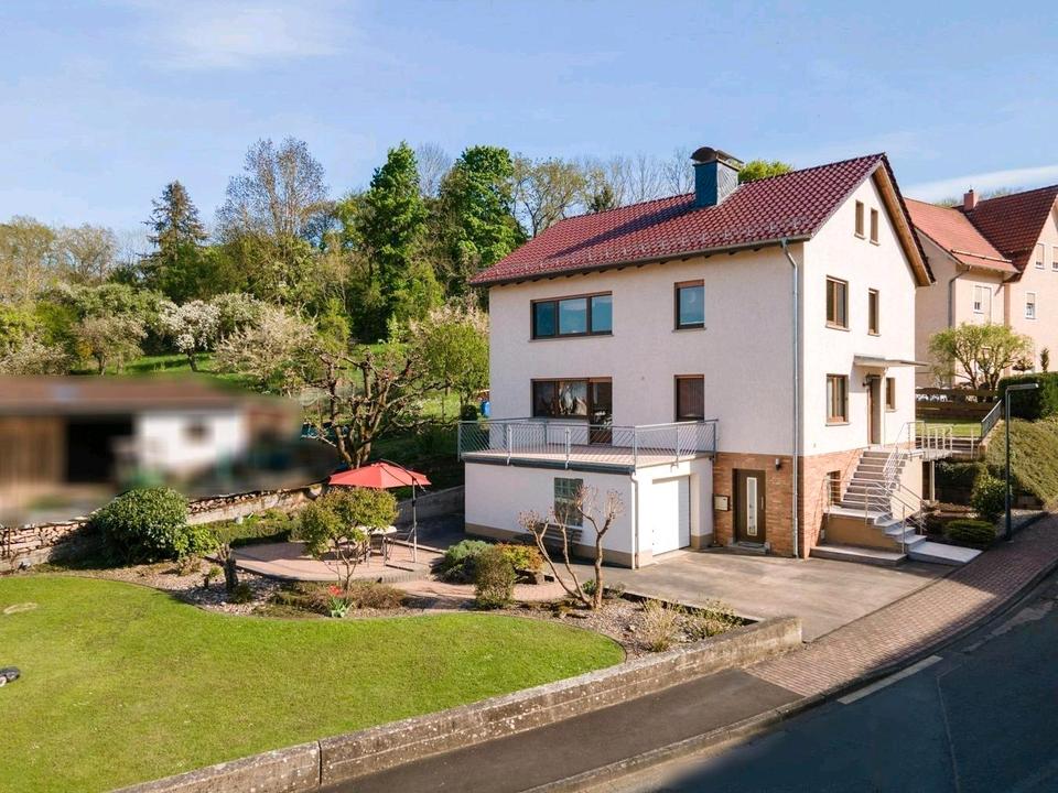 Thumbnail-Ein-Zweifamilienhaus im Bestzustand