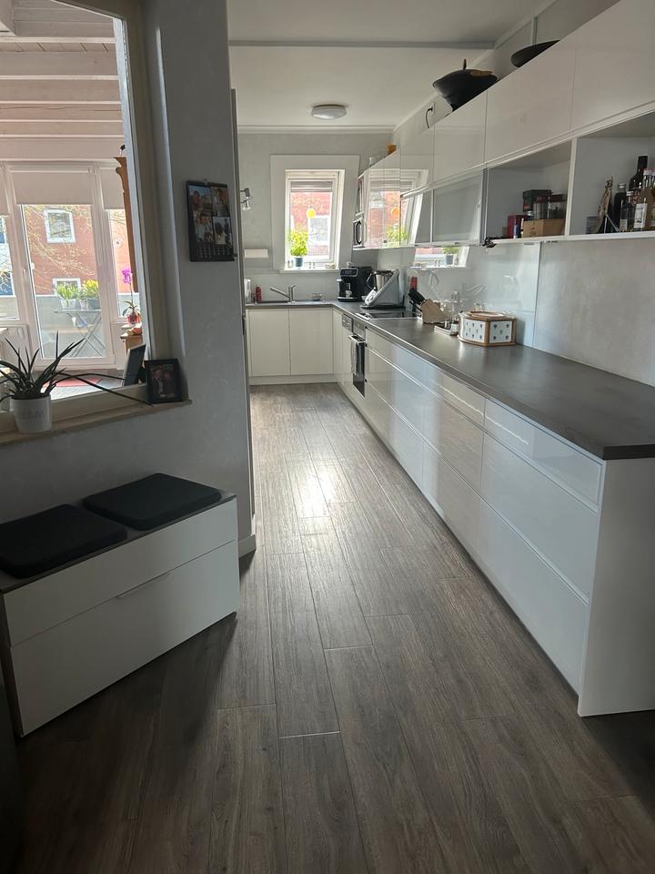 Thumbnail-Moderne, helle 4 12 -Zimmer Maisonette-Wohnung, Balkon und Sauna