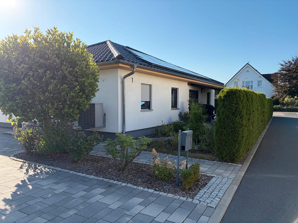 Thumbnail-Effizientes Einfamilienhaus mit Pool & PV-Anlage in Kesselsdorf