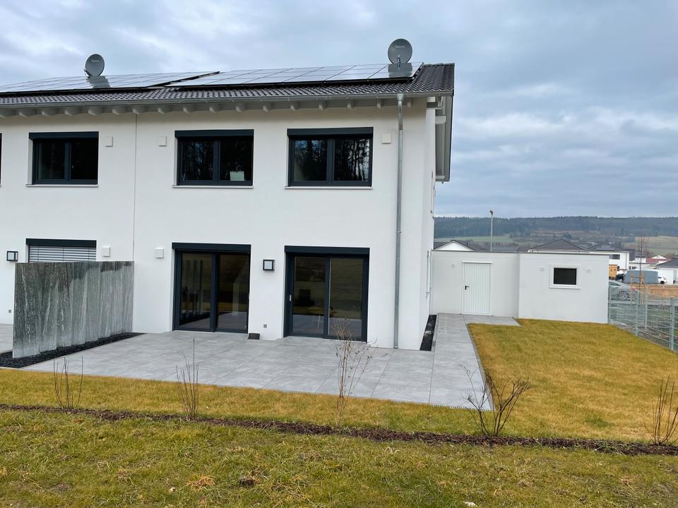 Thumbnail-5-Zimmer-Wohnung mit Terrasse, EBK und Doppelgarage