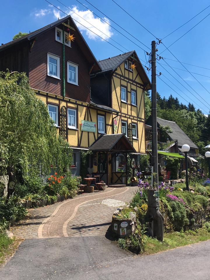 Thumbnail-Einfamilienhaus mit separaten Wohneinheiten und guter Lage