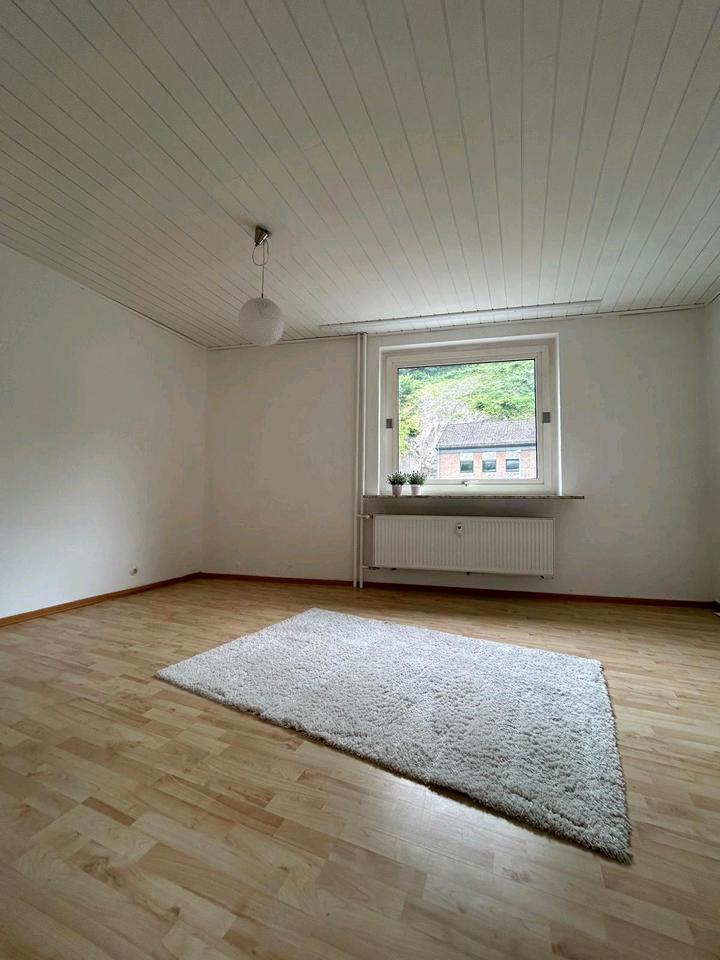 Thumbnail-Gemütliche zentrale 62qm 3-Zi-Wohnung mit Tageslichtbad,