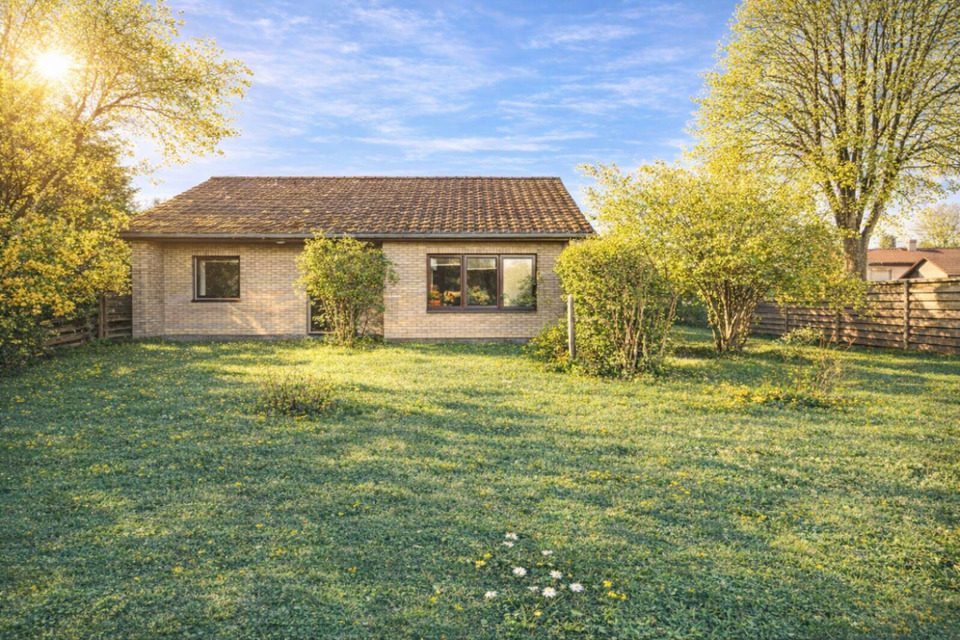 Thumbnail-Einfamilienhaus (Bungalow) auf großem Grundstück