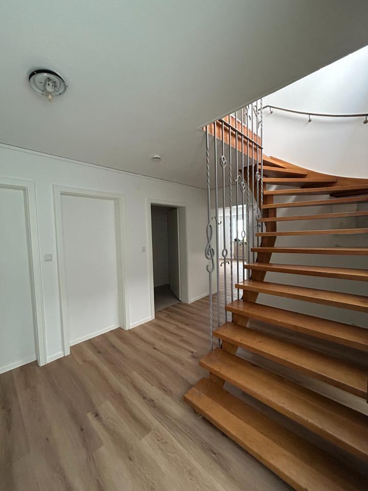 Thumbnail-4-Zimmerwohnung, neu renoviert