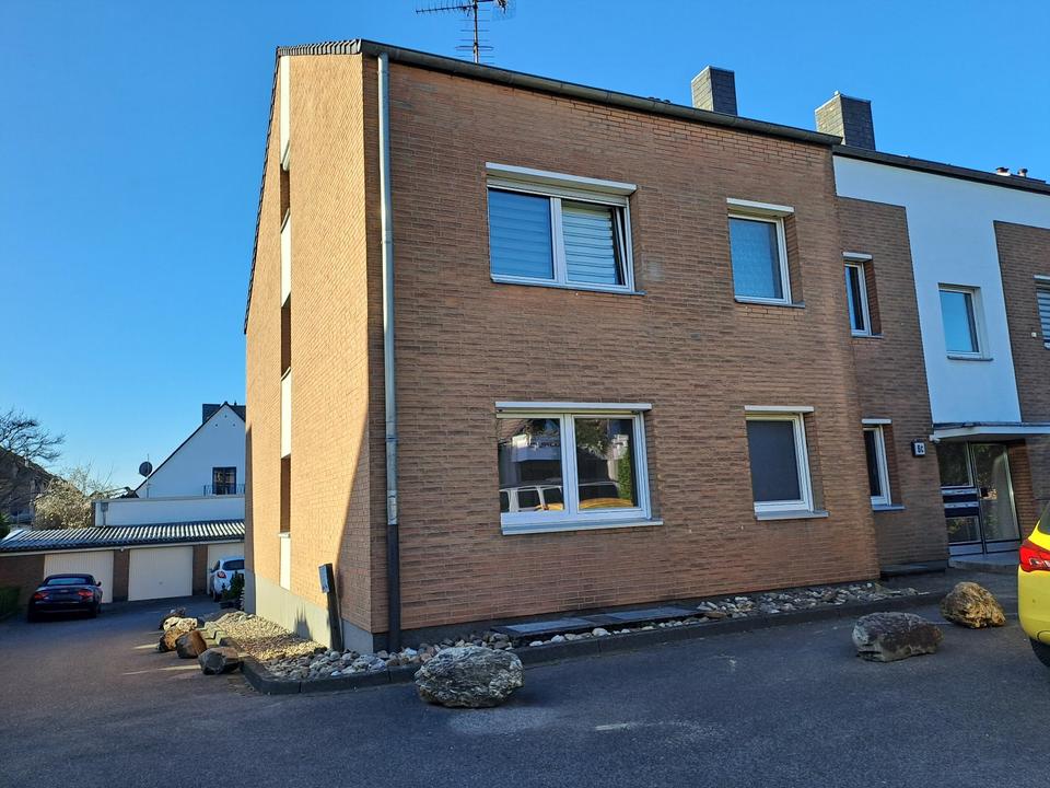 Thumbnail-Sanierte 3 Zimmer Wohnung mit Balkon in Köln - Rondorf