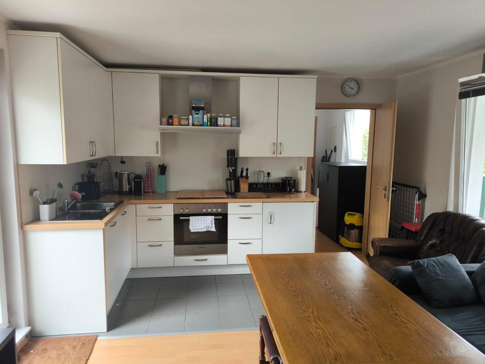 Thumbnail-Helle 2-Zimmer Wohnung mit zwei Balkonen und Einbauküche