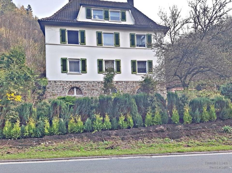 Thumbnail-Idyllisches Zweifamilienhaus mit Dachgeschosswohnung (Alleinlage)