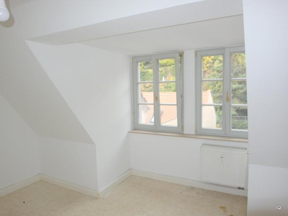 Thumbnail-Ab Dezember 2025: Einfache, kleine 3-Zimmer-Dachwohnung mit Badewanne in der Nähe vom Markt