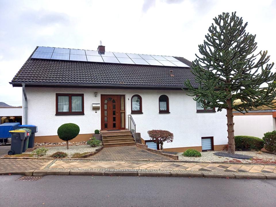 Thumbnail-freistehendes Einfamilienhaus mit Einliegerwohnung in Saarbrücken