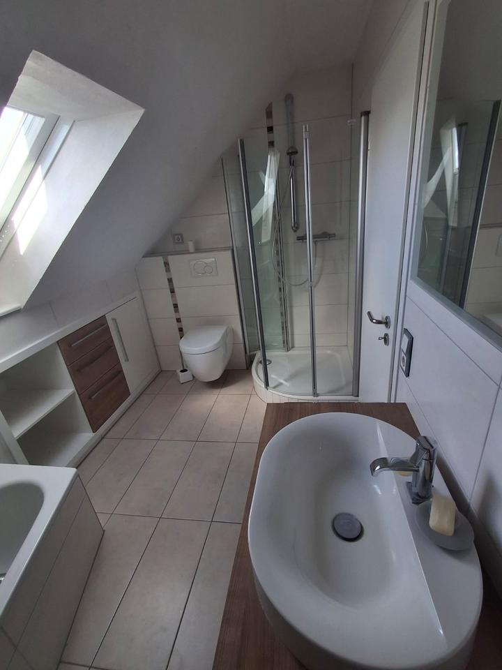 Thumbnail-Gemütliche 2-Zimmer-Dachgeschosswohnung mit Sauna und Einbauküche in ruhiger Wohnlage