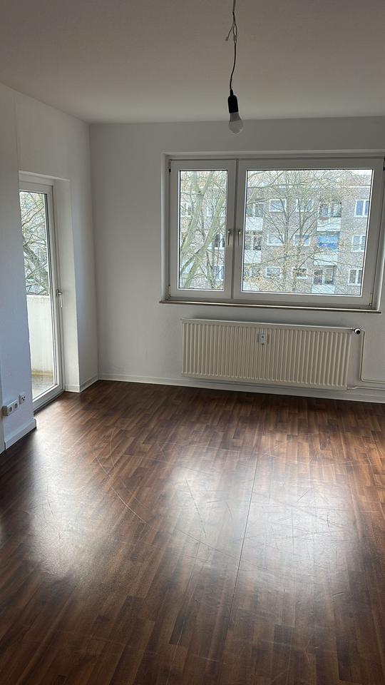 Thumbnail-Helle 3-Zimmer-Wohnung mit Balkon in Laatzen