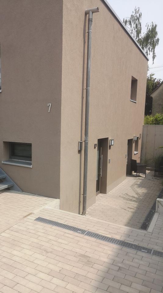 Thumbnail-Moderne 1-Zimmer Tiefpaterre Wohnung Küche Bad