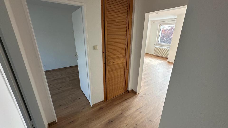 Thumbnail-Renovierte Wohnung 2 Zimmer Wohnung mit EBK und Balkon