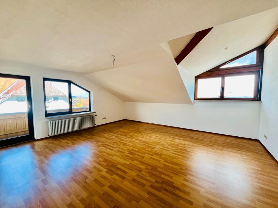 Thumbnail-Gemütliche 2,5-Zimmer-Dachgeschosswohnung mit Balkon in Görwihl