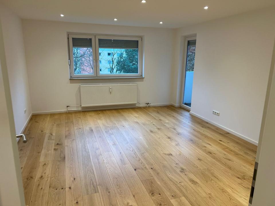 Thumbnail-3-Zimmerwohnung mit EBK & Außenstellplatz München Nord