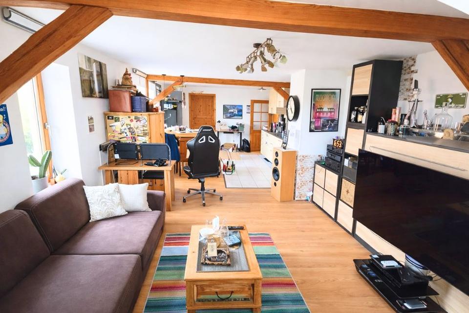 Thumbnail-Gemütliche Dachgeschosswohnung mit offenem Wohnkonzept, Stellplatz & besonderem Wohngefühl