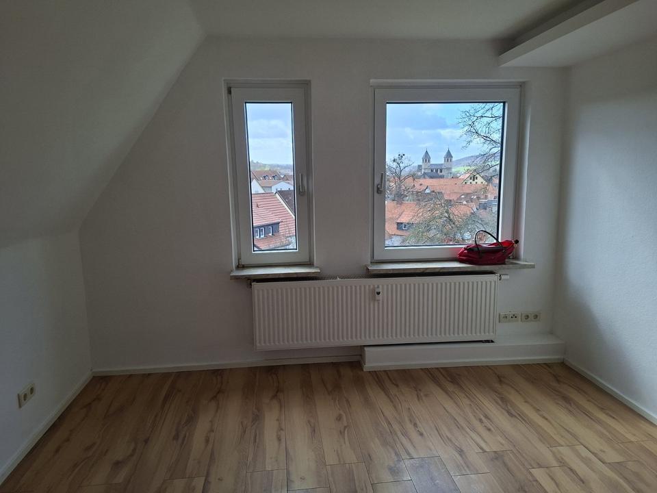 Thumbnail-Vermiete 2 12 Zimmer-Dachgeschoßwohnung