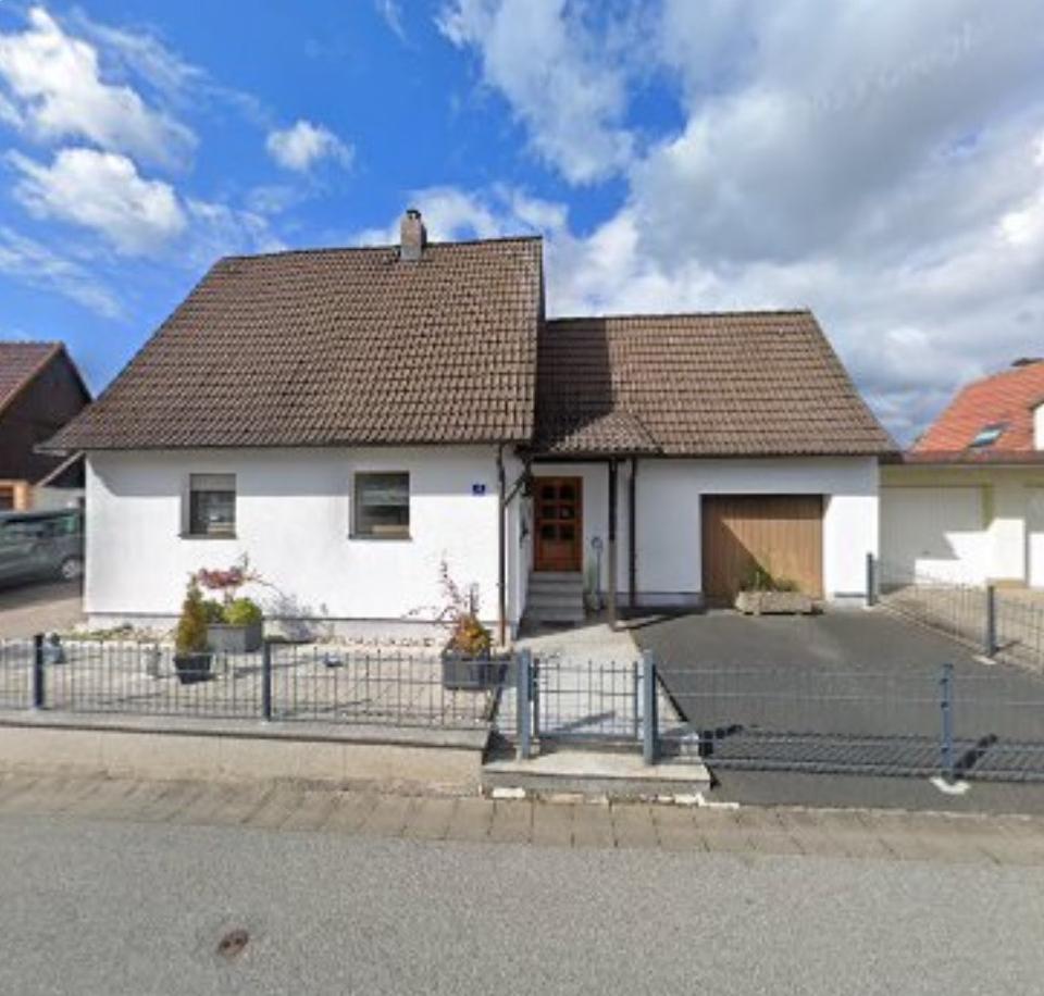 Thumbnail-Renovierungsbedürftiges Haus in Dörfles-Esbach
