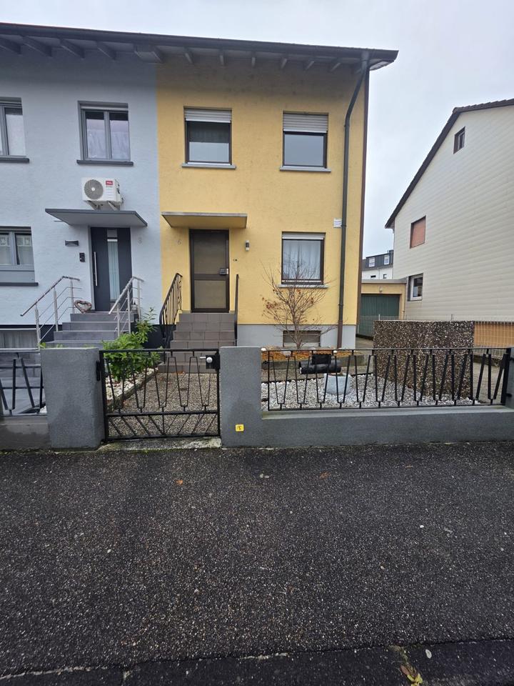 Thumbnail-1-Familien Reihenendhaus in sehr guter Lage zu verkaufen