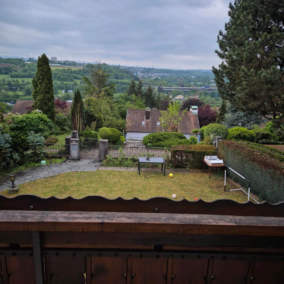 Thumbnail-Halbhöhe 3,5 Zi. 105qm 1150€ KM Einbauküche Ausblick von Balkon