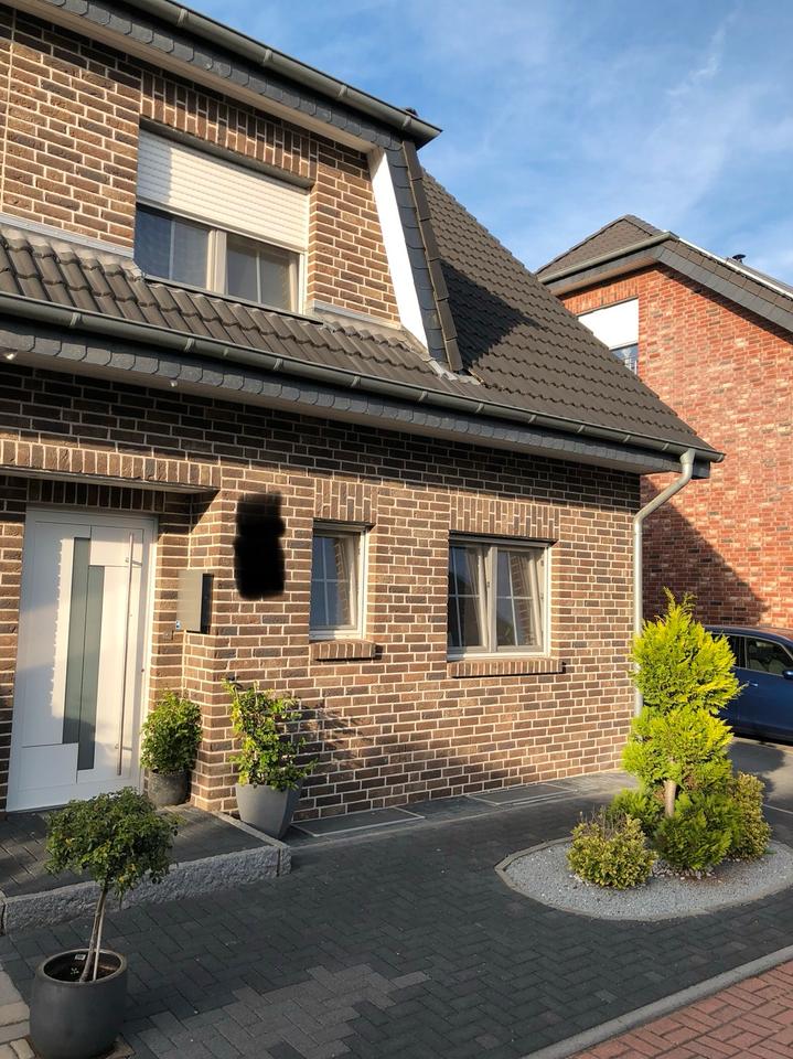 Thumbnail-Von Privat: Wunderschöne Doppelhaushälfte