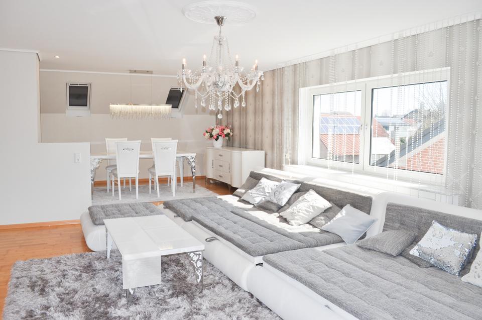 Thumbnail-Helle Dachgeschosswohnung mit 88 m², Loggia & Parkplatz – Ihr neues Zuhause!