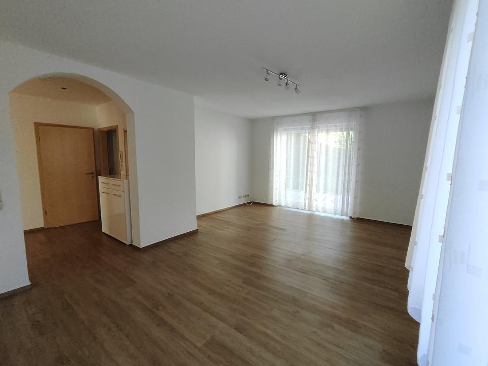 Thumbnail-helle 3,5 Zimmer Wohnung mit Terrasse und Gartenmitbenutzung