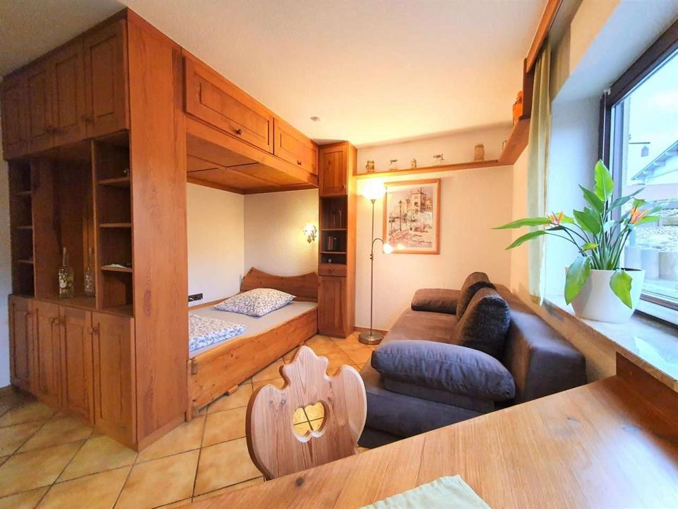 Thumbnail-WOCHENENDHEIMFAHRER & STUDENTEN aufgepasst! - TOP-möbliertes 1-Zi.-Appartement