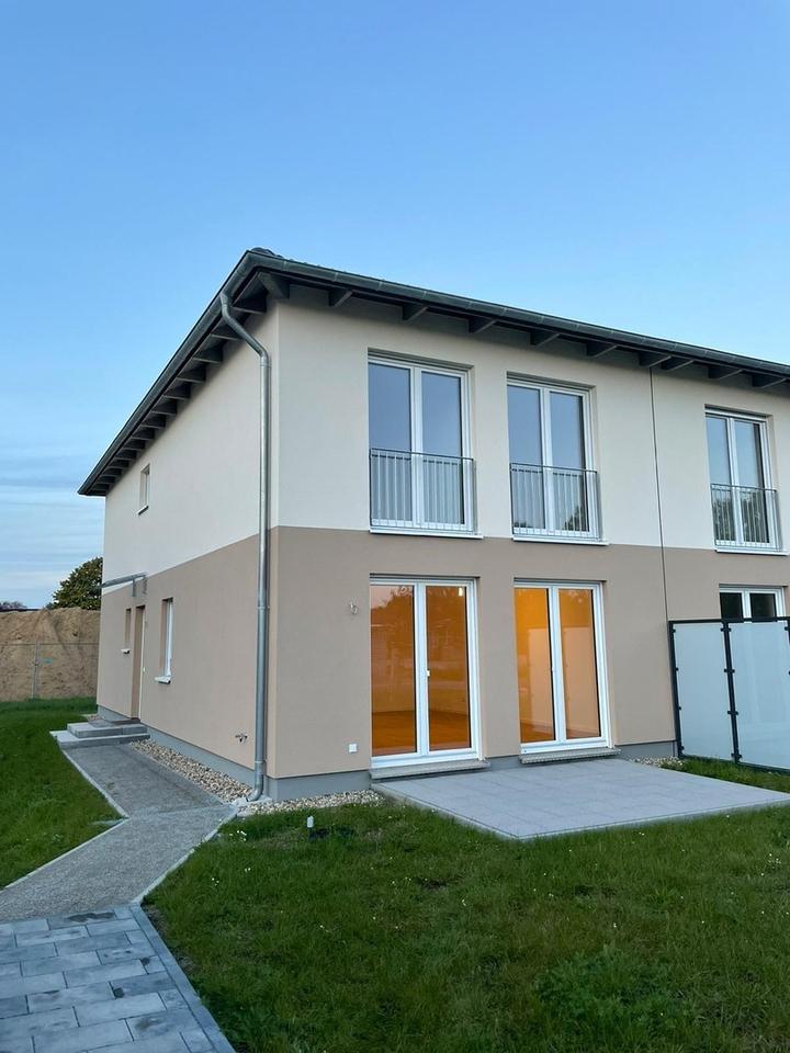 Thumbnail-140qm Neubau-Doppelhaushälfte mit 5 Zimmern inkl. Einbauküche, 2 Stellplätzen, Zaun