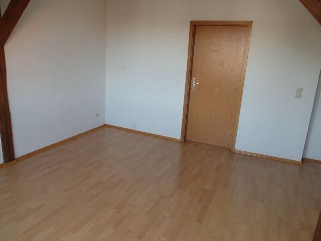 Thumbnail-Gemütliche große helle 2 Zimmer Wohnung in einer beliebten Straße mit Einbauküche und Garten!