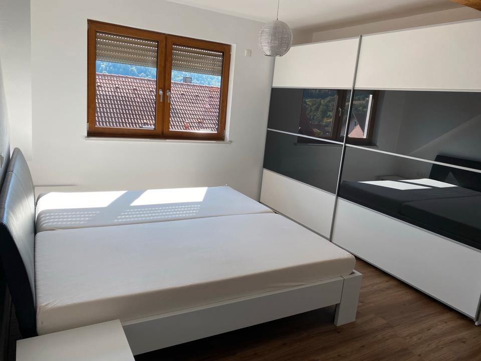 Thumbnail-Vermiete Dachgeschosswohnung ohne Dachschrägen