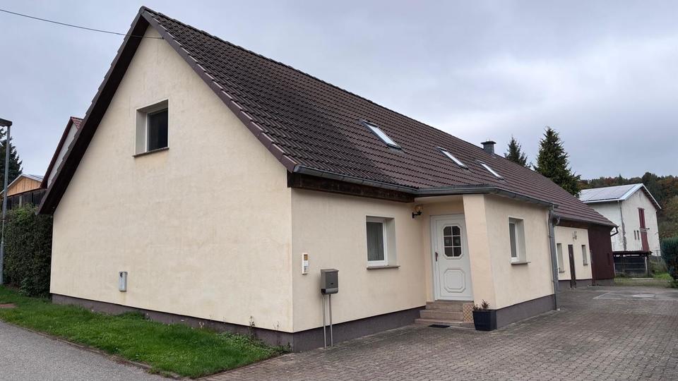 Thumbnail-Einfamilienhaus, ca. 220 m², großer Garten, Carport, Garage, etc.