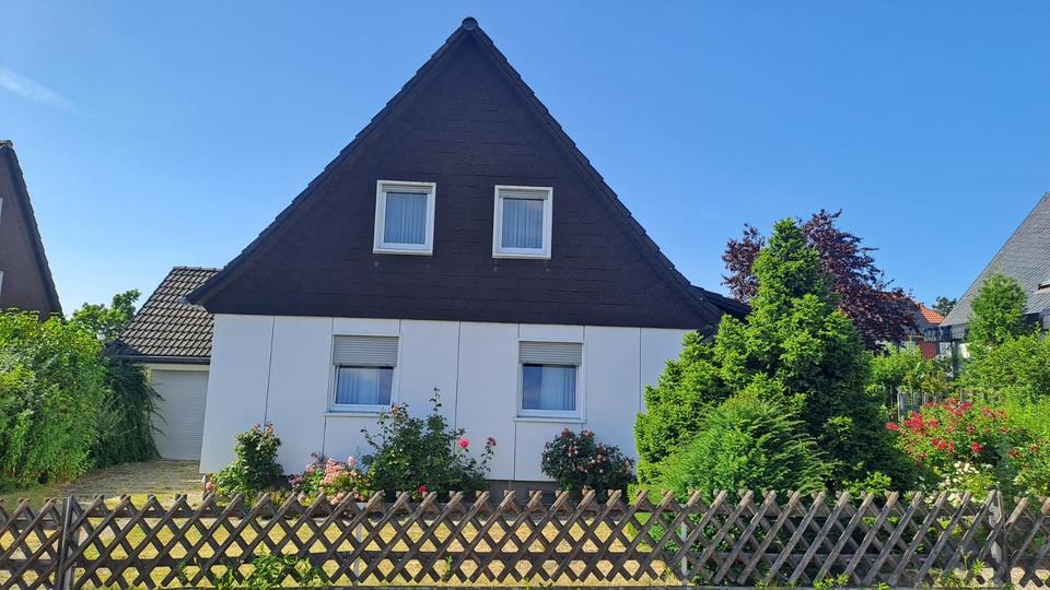 Thumbnail-Frei stehendes Einfamilienhaus mit 4 Zimmern und Doppelgarage