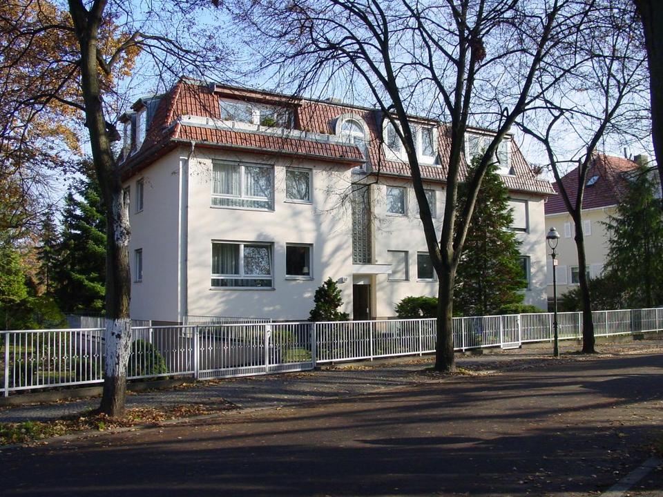 Thumbnail-Ruhige lichtdurchflutete 2-Zimmer-Dachwohnung direkt am Thielpark