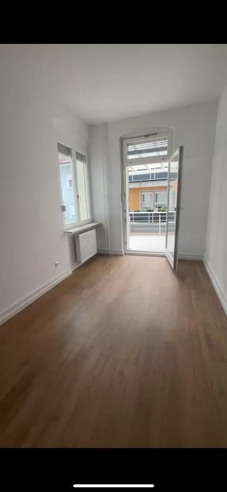 Thumbnail-Helle Altbauwohnung – 3 Zimmer mit Balkon & Einbauküche