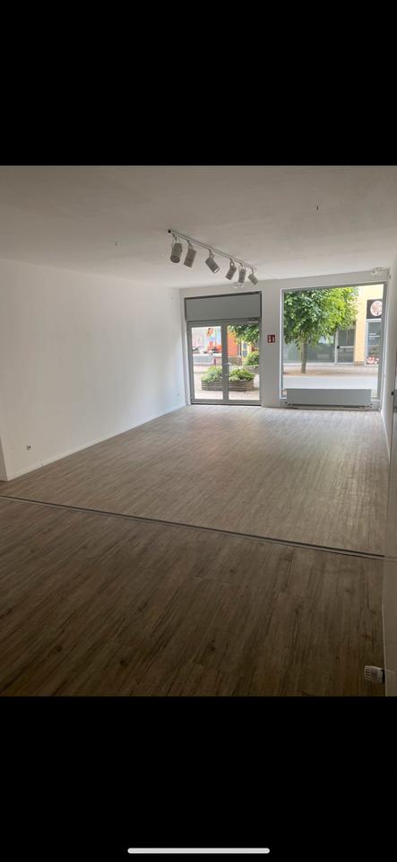 Thumbnail-Schönes Geschäft im Stadtzentrum von Holzminden ab sofort zu verm