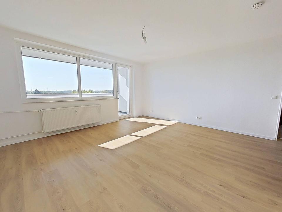Thumbnail-Großzügig geschnittene 4-Zimmer-Wohnung mit BALKON und tollem Ausblick