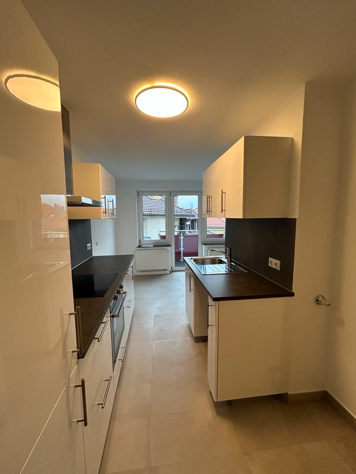 Thumbnail-WG-Zimmer möbliert mit Balkon im Zentrum Würzburgs