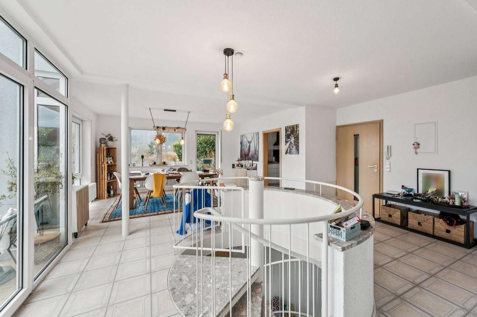 Thumbnail-Helle, großzügige 4-Zi. Maisonettewohnung mit Panoramablick in ruhiger Waldrandlage von Bermersbach