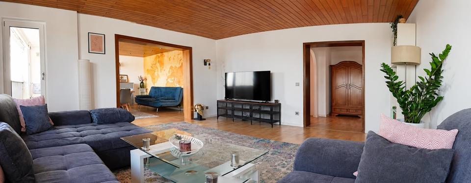 Thumbnail-Großzügige möblierte 4-Zimmer-Wohnung mit Panoramablick