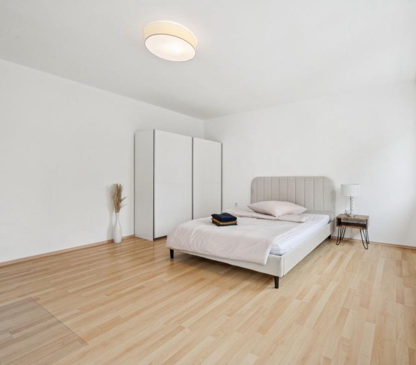 Thumbnail-Vollmöbiliertes Zimmer in 4er -WG - Ab sofort verfügbar