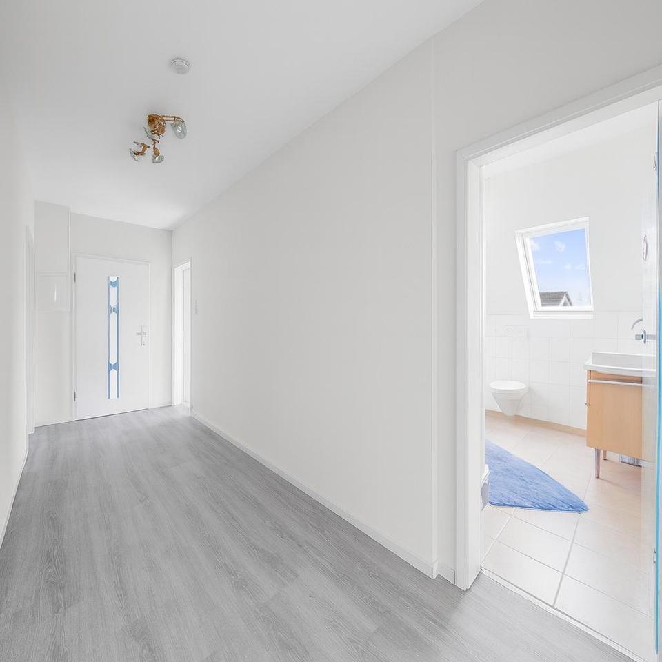 Thumbnail-3,5 Zimmer DG Wohnung Zentral in Grossburgwedel