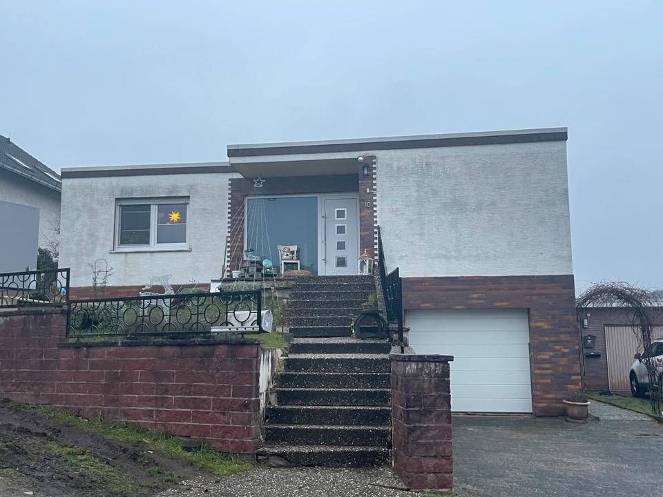 Thumbnail-Haus mit Einliegerwohnung, Garten und Garage