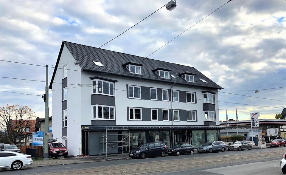 Thumbnail-Die wunderschöne Wohnung befindet sich im Dachgeschoss eines sehr gepflegten Mehrfamilienhauses in dem Kasseler Stadtteil Niederzwehren. Die Wohnfläche von ca. 72,20 m² teilt sich auf in ein...