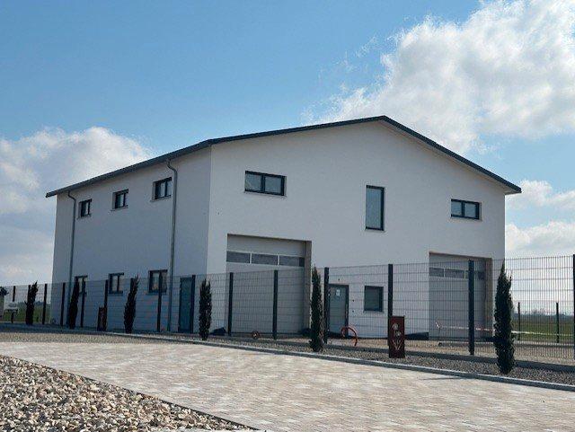 Thumbnail-Eine moderne Hallenfläche in Schemmerhofen