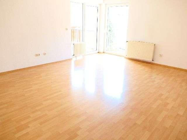 Thumbnail-Helle 2025 modernisierte 4 Zimmer Wohnung mit Abstellraum, Balkon, Gäste-WC und Parkmöglichkeit