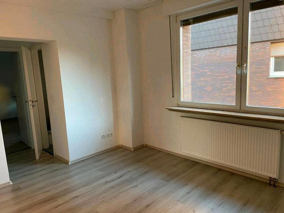 Thumbnail-4-Zimmer DG Wohnung im Bertlicherstr. Gelsenkirchen