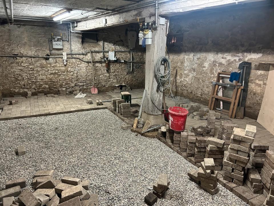 Thumbnail-Großer Lagerraum~50 qmKG7StufenStrom+Wasser vorhanden.